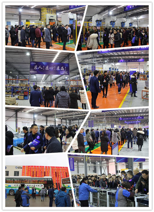 (貴賓們參觀藍(lán)炬星智能智造小鎮(zhèn))