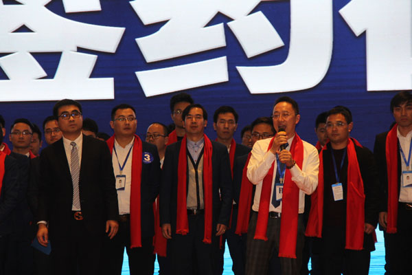 (錢總與藍(lán)炬星勇士們)