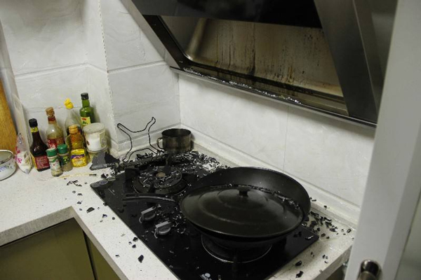 灶具超齡服役危害大，過期不換就是&ldquo;隱形炸彈&rdquo;