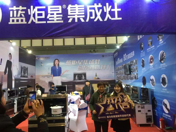 (藍炬星部分簽單合影)