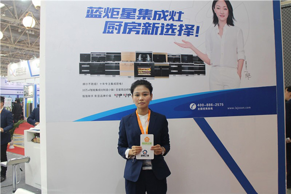 (藍炬星大客戶經理苗宇接收采訪)