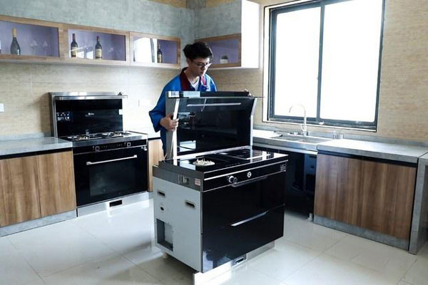 從機頭部分開始拆解