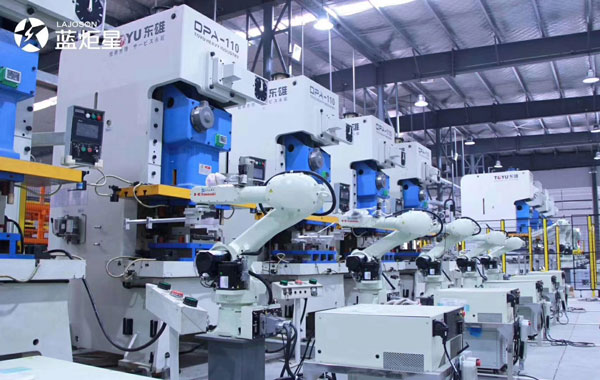 藍(lán)炬星智能工廠車(chē)間