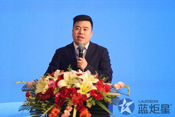 藍(lán)炬星市場(chǎng)總監(jiān)楊宏武先生匯報(bào)
