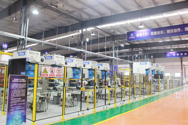 藍(lán)炬星高科技生產(chǎn)車間