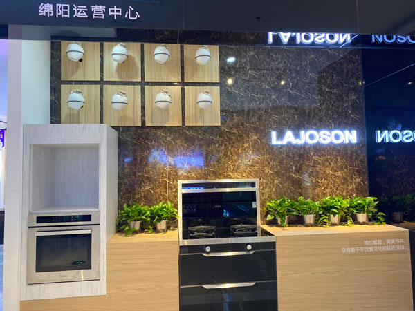 梁芳店內涵蓋多款藍炬星爆品