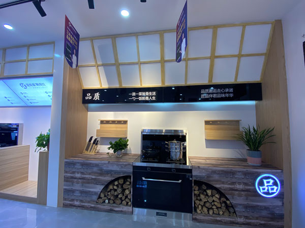 梁芳店內涵蓋多款藍炬星爆品