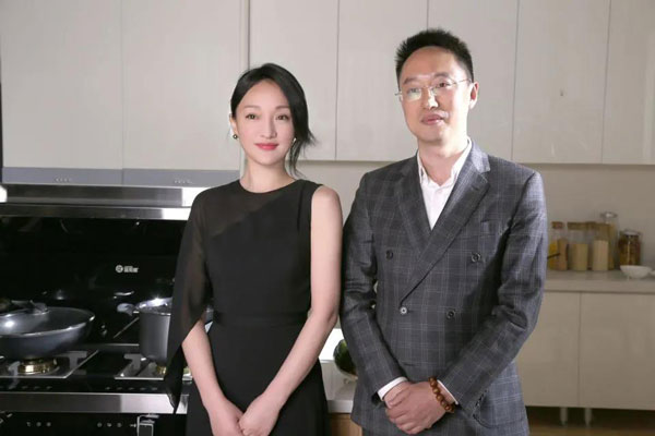 藍炬星和周迅在商業伙伴關系之余，合作不斷深入