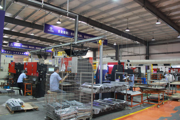 藍炬星集成灶智造車間