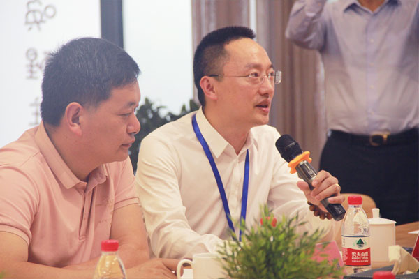 交流座談會(huì)