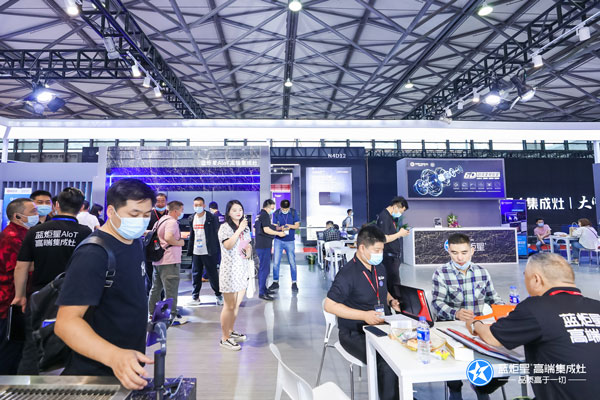 藍炬星展位現場