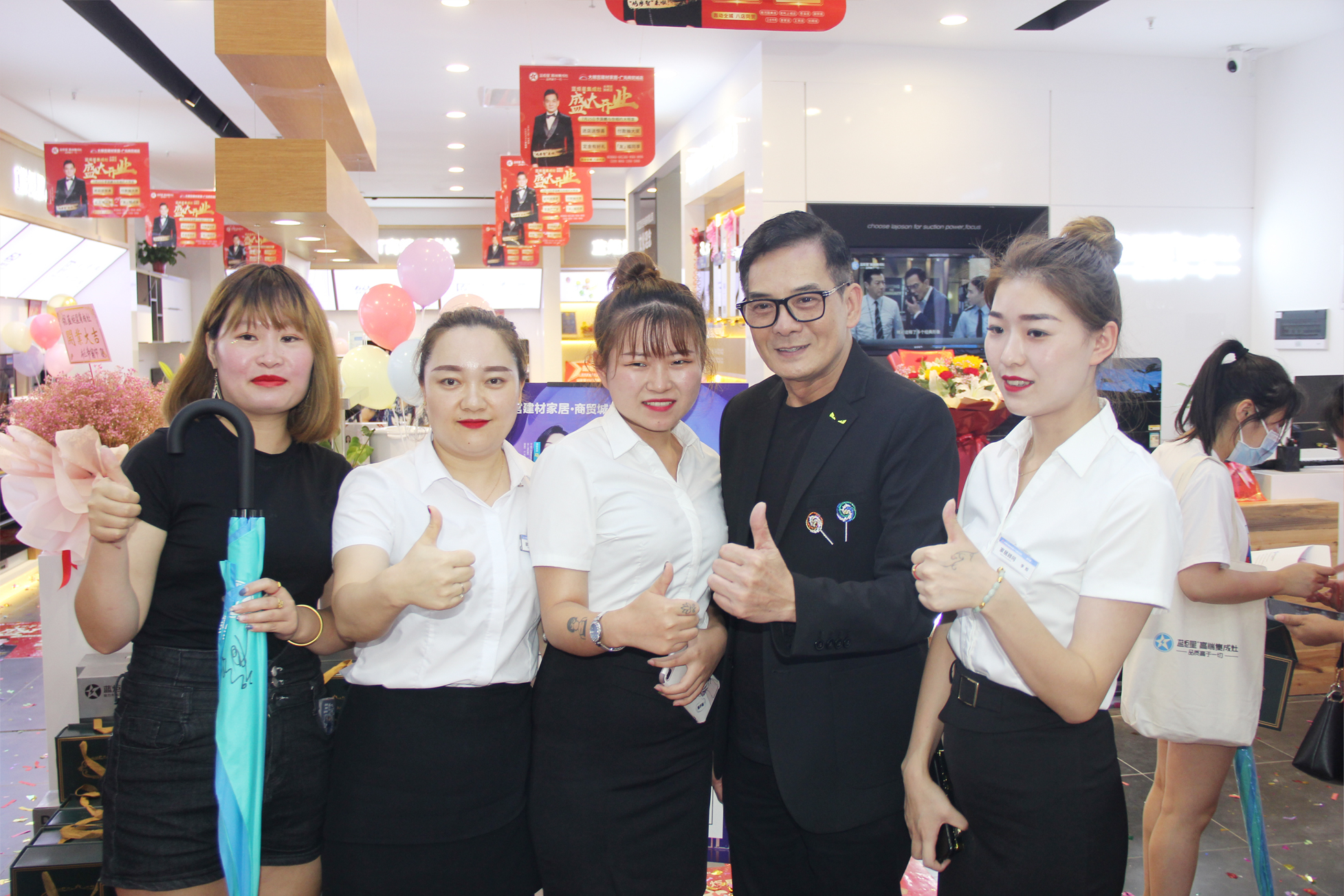 藍炬星集成灶大明宮旗艦店開業(yè)助陣明星合影